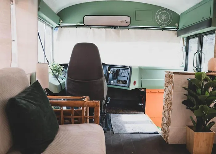 Night Owl Bus-Romantic Dripping Springs Retreat With Pool, Fast Wi-Fi & Scenic 10-Acre Views
