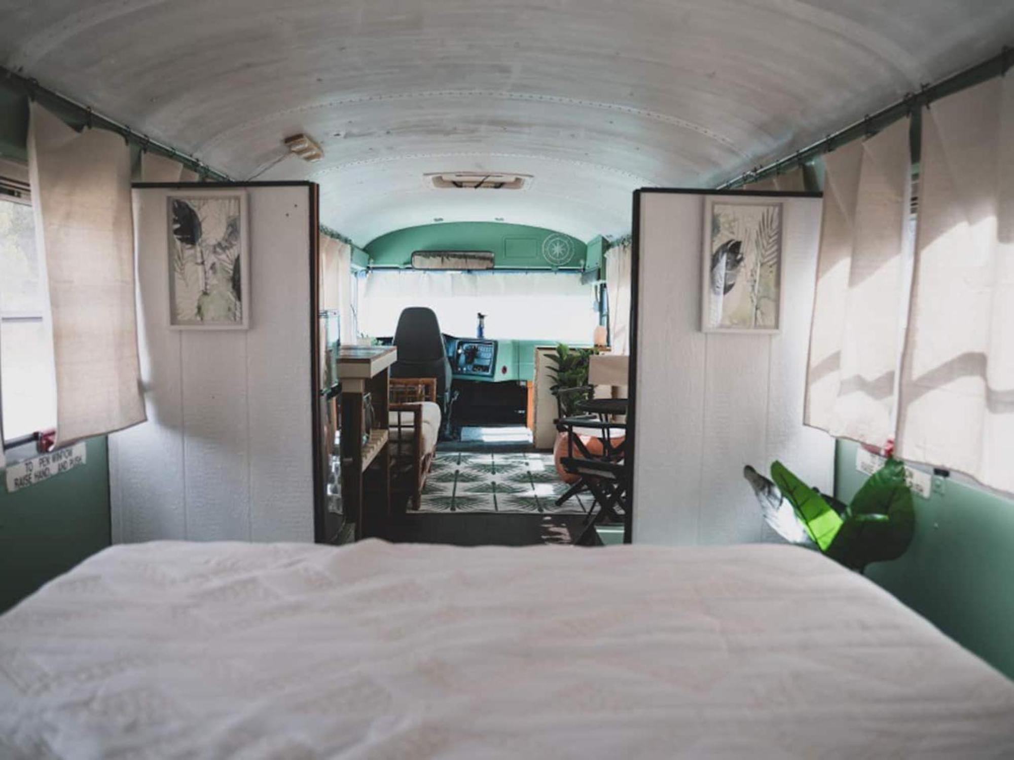 Holiday home Night Owl Bus-romantic Retreat With Pool, Fast Wi-fi & Scenic 10-acre Views Dripping Springs